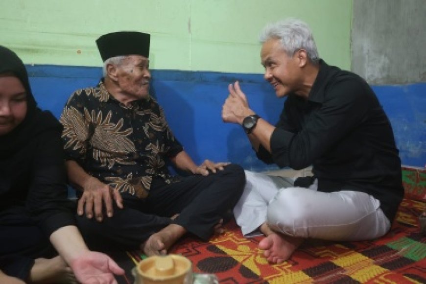 Ditengah Guyuran Hujan, Warga Asahan Antusias Sambut Ganjar Pranowo Saat Menginap di Rumah Warga