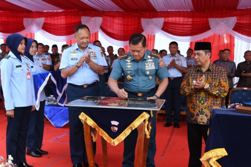 Kasau Dampingi Panglima TNI Resmikan Monumen Pesawat Hawk MK 20