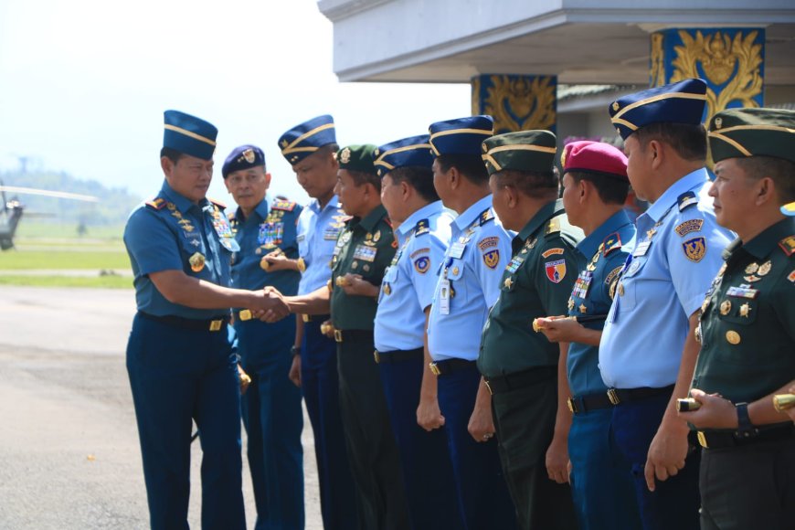 Darma Bakti Super Tucano Panglima TNI didampingi Kasau Kunjungi Lanud Abd. Saleh