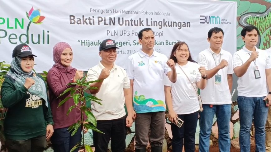 Pemkot Jakarta Timur dan PLN Tanam Ratusan Pohon Produktif di RPTRA