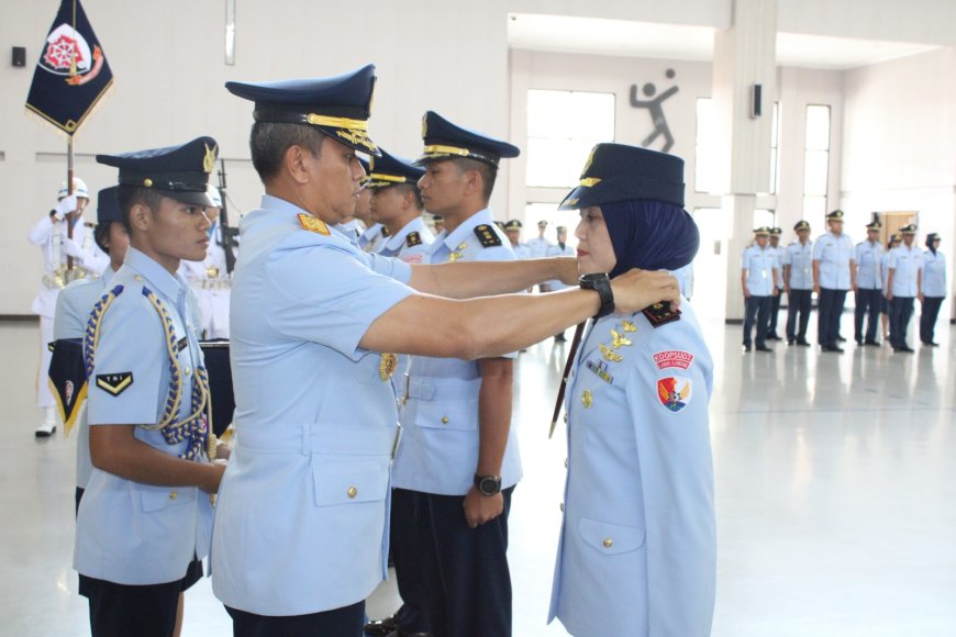 Penerbang Helikopter Colibri TNI Angkatan Udara Mayor Pnb Fariana Dewi Djakaria Putri Jabat Danlanud Sukani Majalengka