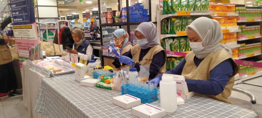 Jelang Nataru, Personel Gabungan Lakukan Pengawasan Pangan di AEON Cakung