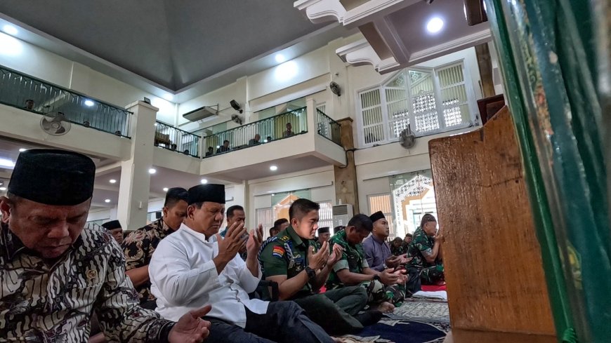 Jelang Debat Cawapres, Prabowo Tetap Bekerja Rutin dan Salat Jumat di Kemhan