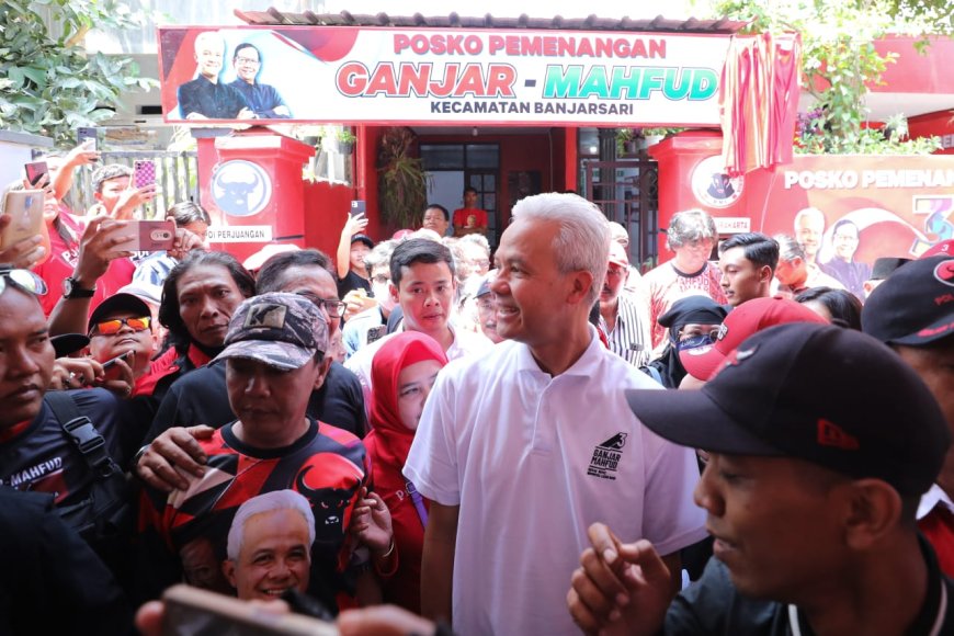 Dirikan Posko Pemenangan di Solo, Ganjar Pranowo: Oh..Iya Disini Banteng Kuat Sekali !