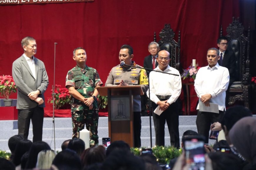 Kapolri Jenderal Listyo Sigit Prabowo Tinjau Kesiapan Pengamanan Gereja Jelang Misa Natal