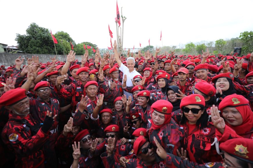 Apel Satgas PDI Perjuangan, Ganjar Pranowo: Ada yang Ganggu, Tabrak!