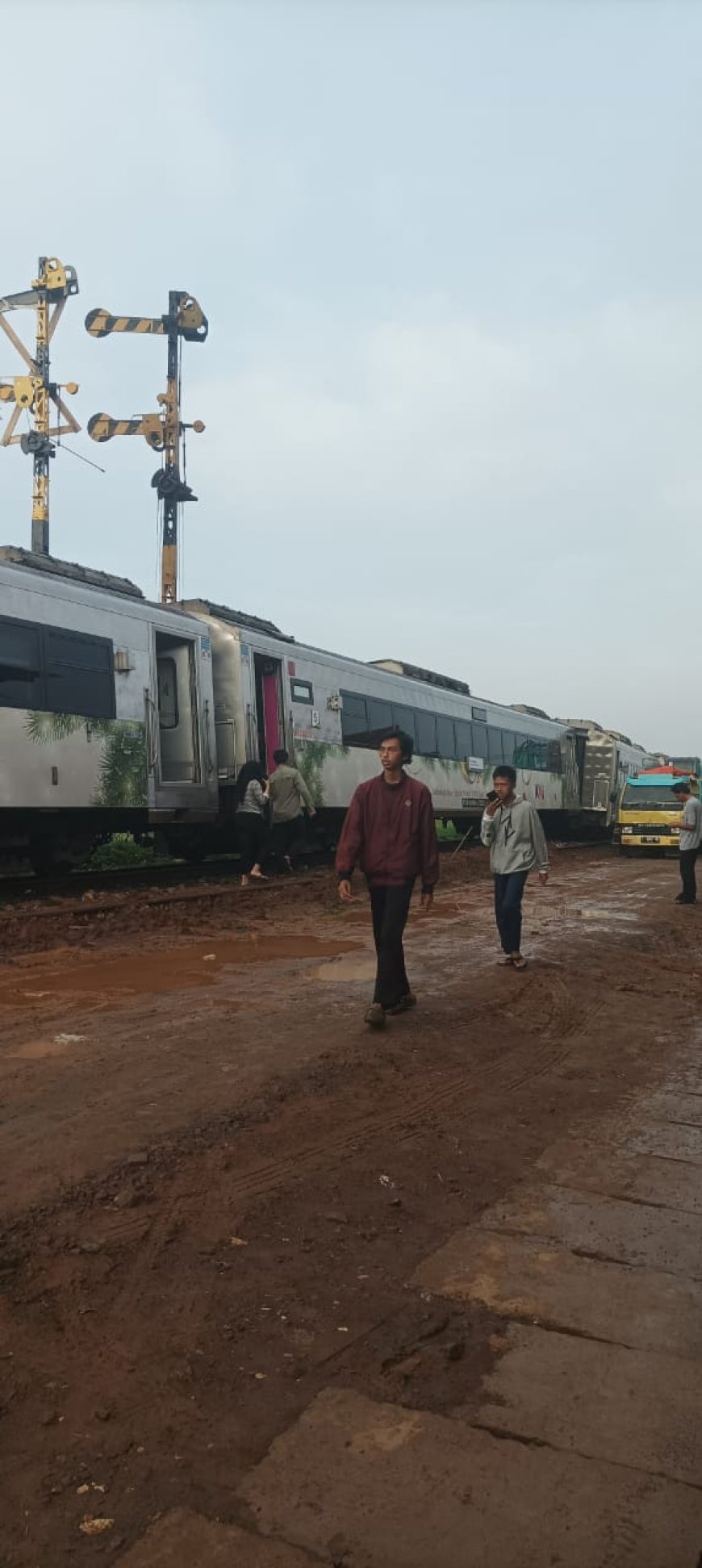 4 Petugas KA Tewas, Seluruh Penumpang KA Selamat, Korban Cedera Dibawa Ke RS Terdekat