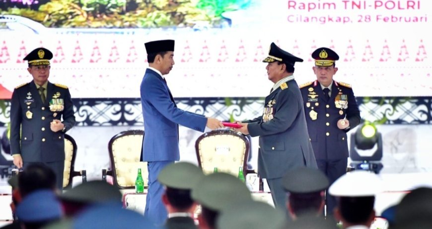 Presiden Jokowi Sampaikan Penganugerahan Pangkat Istimewa Prabowo sesuai UU