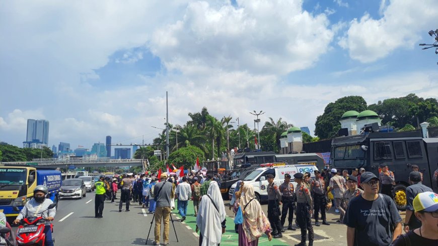 Ribuan Masyarakat Sipil Gelar Aksi Tuntut Hak Angket Dugaan Kecurangan Pemilu 2024