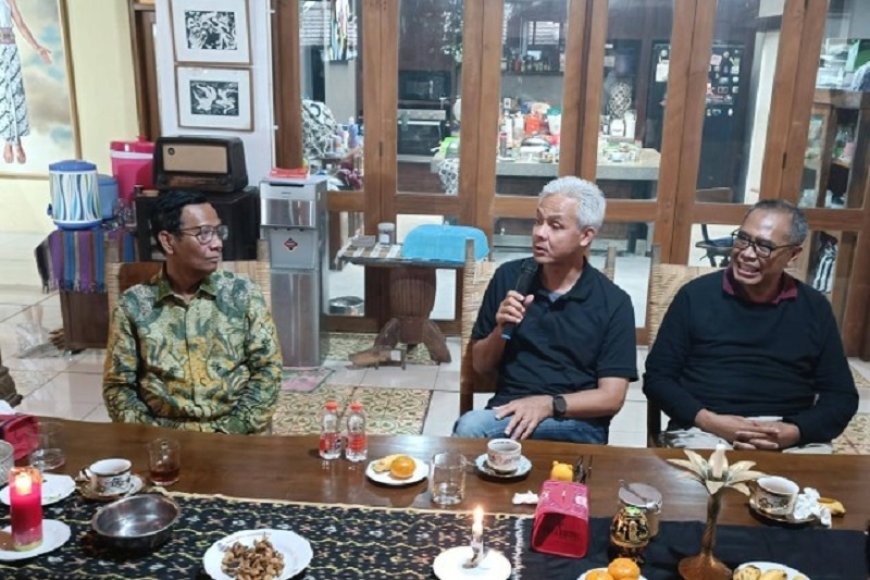 Ganjar Mahfud Kompak Ke Kediaman Rumah Budayawan Butet Kartaredjasa