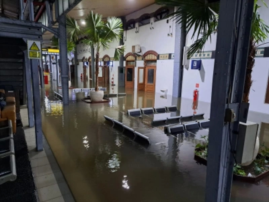 Banjir di Semarang, Akibatkan Perjalanan Kereta Api Jalur Pantura Alami Keterlambatan