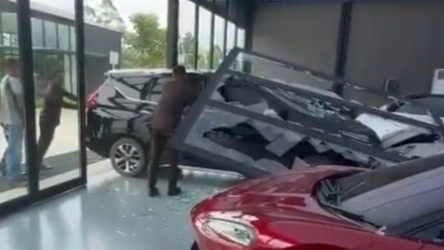 Seruduk Mobil Porsche di Showroom PIK, Sopir Xpander Jadi Tersangka