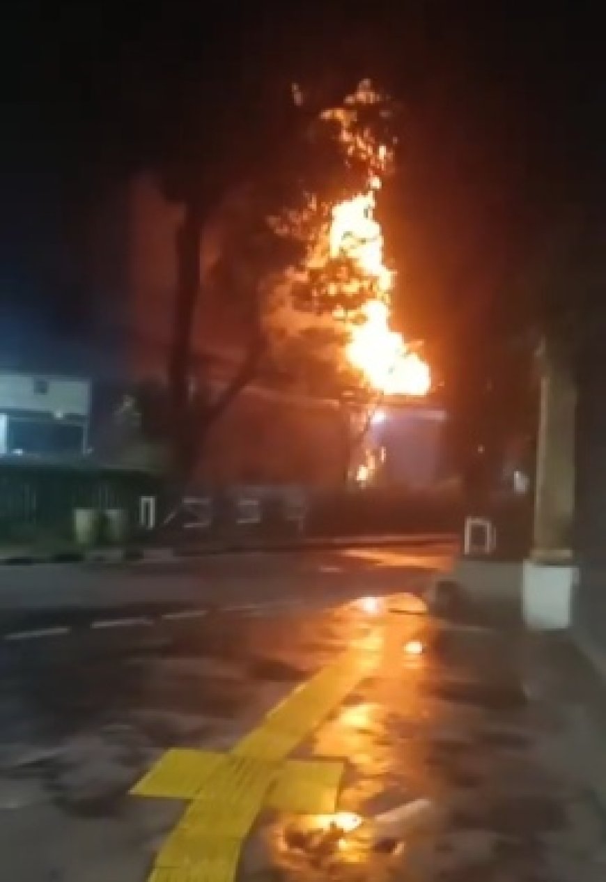 Gedung LBH-YLBHI di Jalan Diponegoro Menteng Terbakar