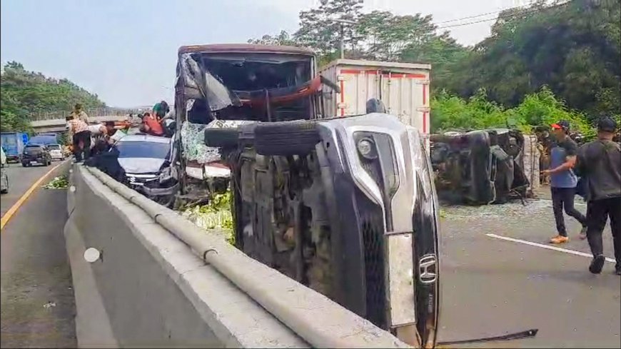 Kecelakaan Beruntun di Ruas Tol Cipularang