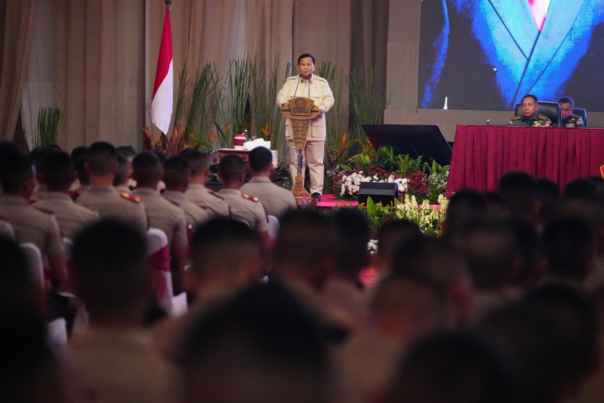 Menhan Prabowo Subianto Beri Pembekalan Calon Perwira Muda