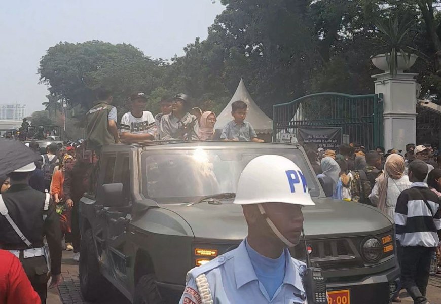 Warga Antusias Saksikan HUT Ke-79 TNI di Monas