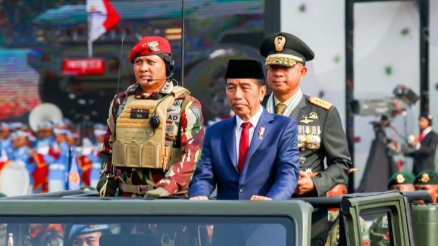 Jokowi: "TNI Menyatu Bersama Rakyat"